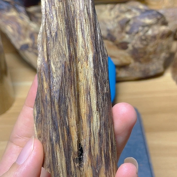 墨****木海南原料42.3克一一