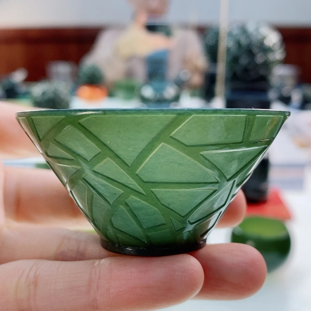 未镶嵌和田玉摆件微瑕