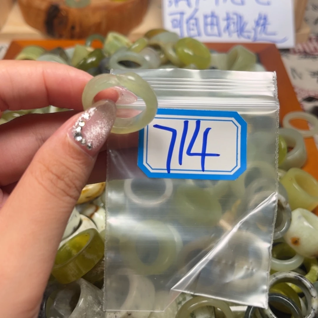 强***壮蛇纹石玉未镶嵌珠宝奇石