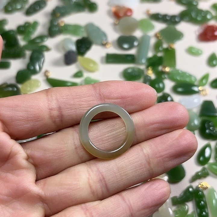 和田玉未镶嵌珠宝奇石戒圈