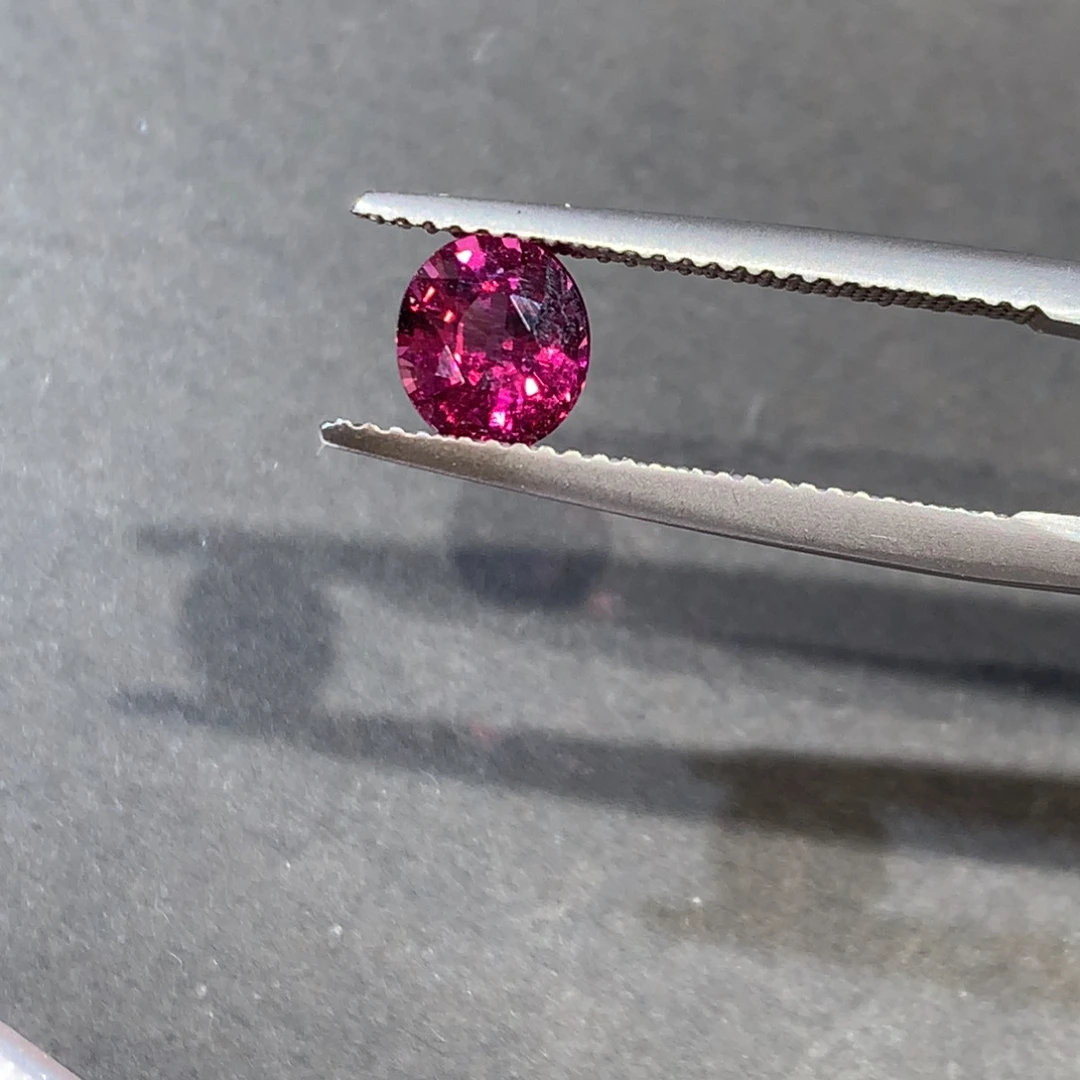 石榴石（紫牙乌）未镶嵌裸石1.47克拉