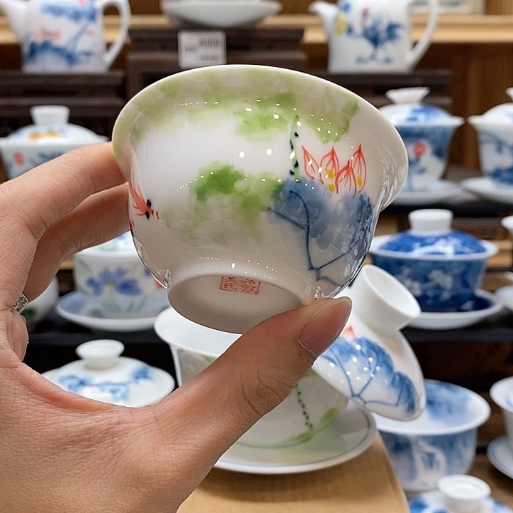 手绘五彩荷花压手杯85cc釉下彩微瑕福利款