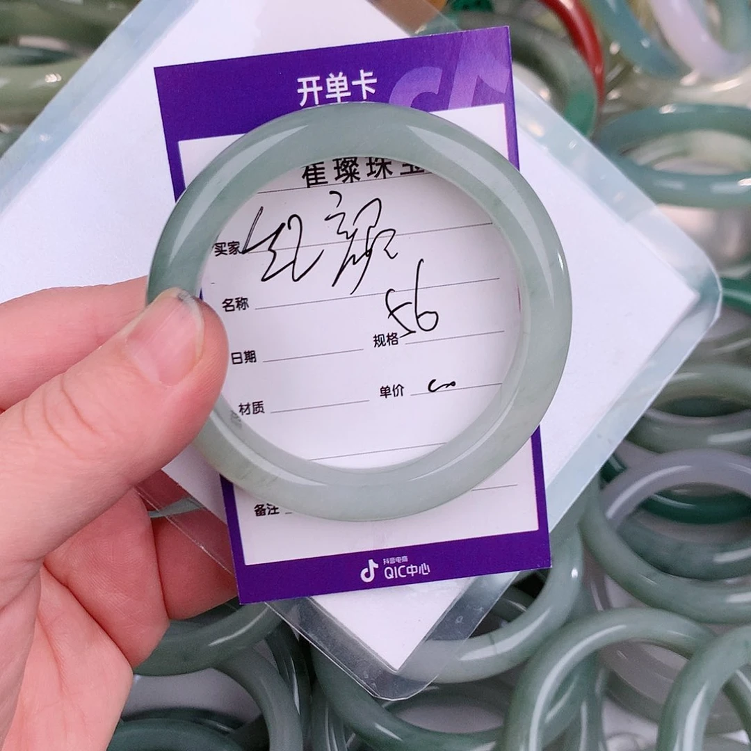 未镶嵌手镯石英质玉（金丝玉）红*