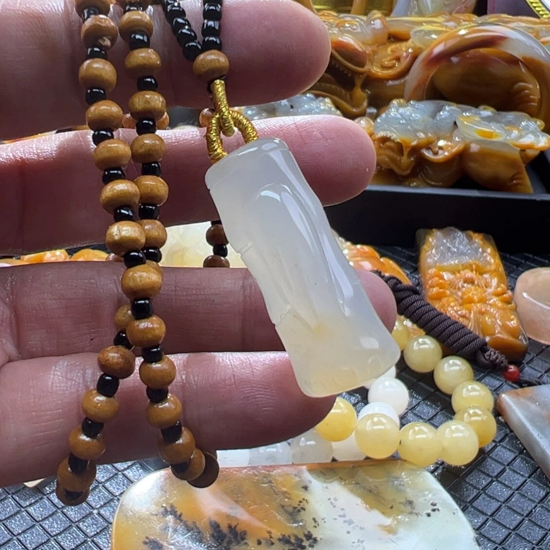 石英质玉未镶嵌颈饰