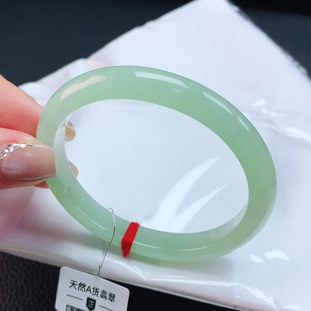 翡翠手镯未镶嵌56贵