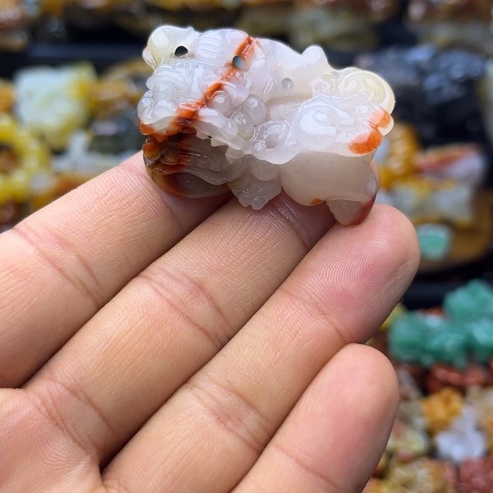 石英质玉（黄龙玉）未镶嵌颈饰