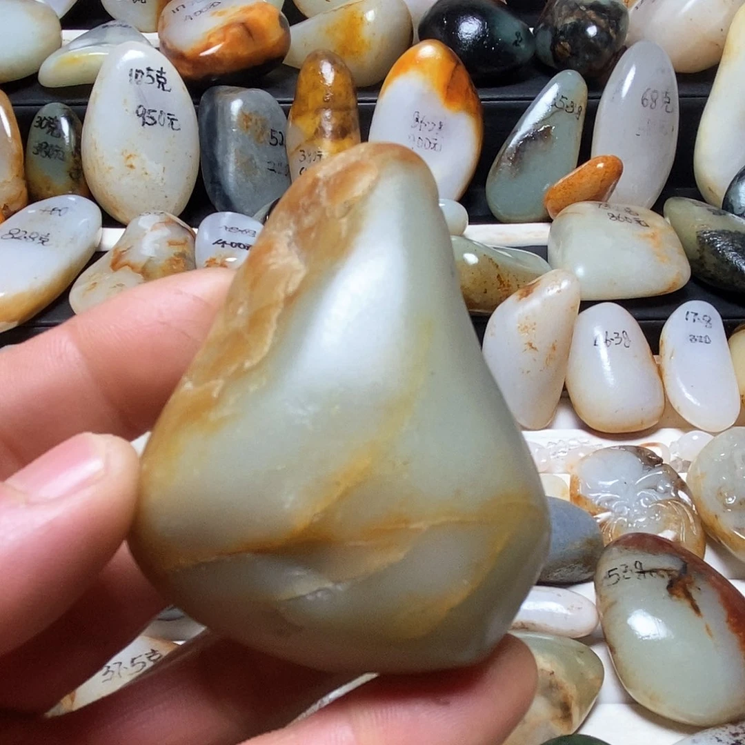 和田玉颈饰未镶嵌吊坠