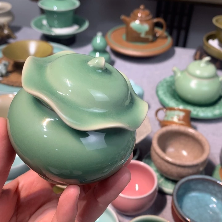 龙泉青瓷茶叶罐罐