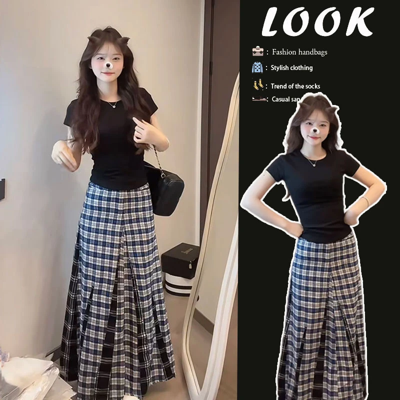 今年流行漂亮套装2025新款显瘦圆领修身短袖T恤格纹半身裙两件套