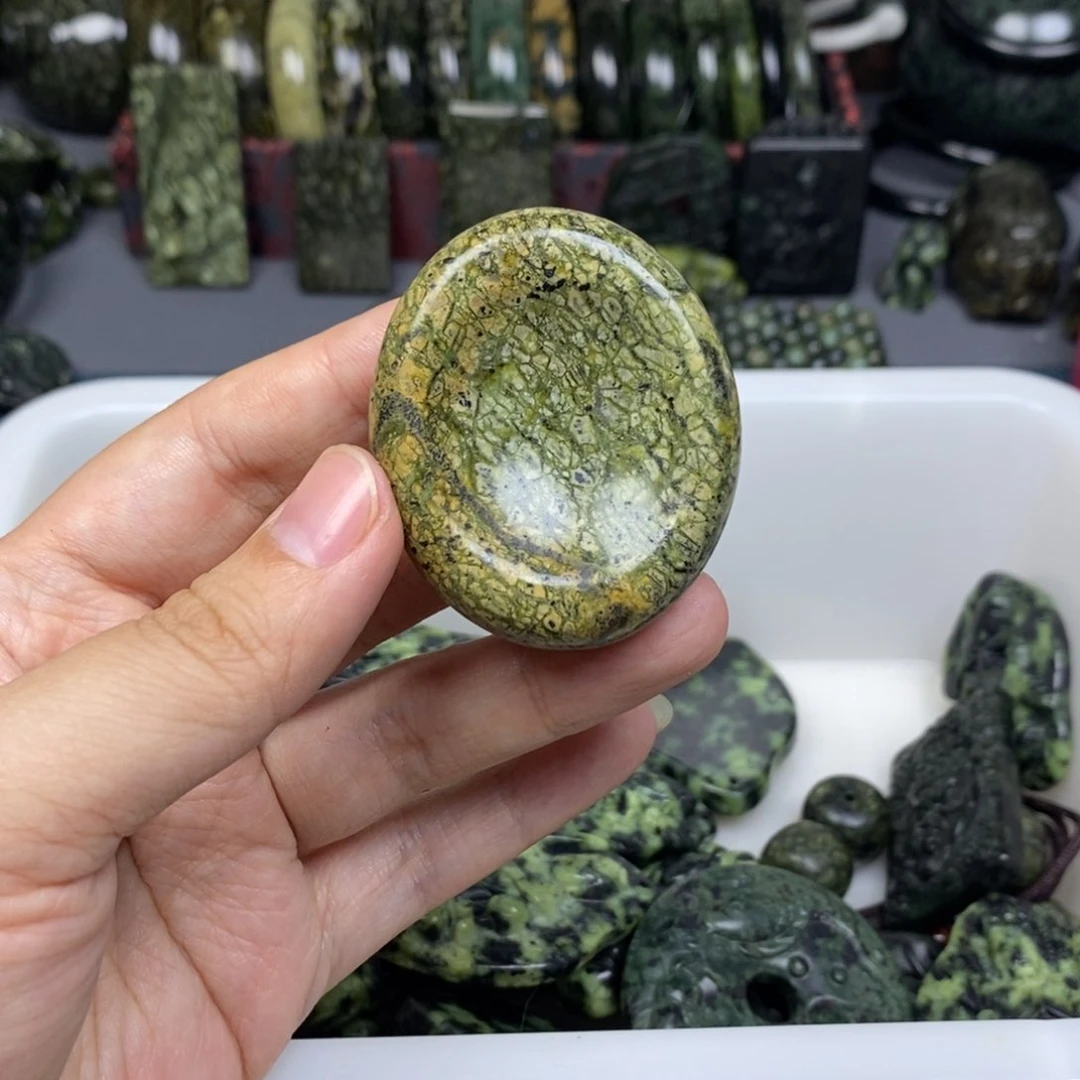 鱼***妈蛇纹石玉未镶嵌手镯