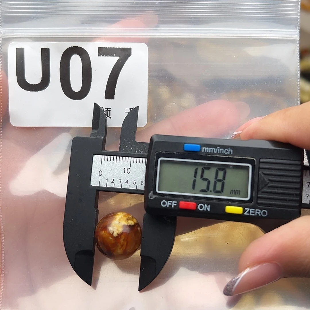 未镶嵌琥珀裸石微瑕15