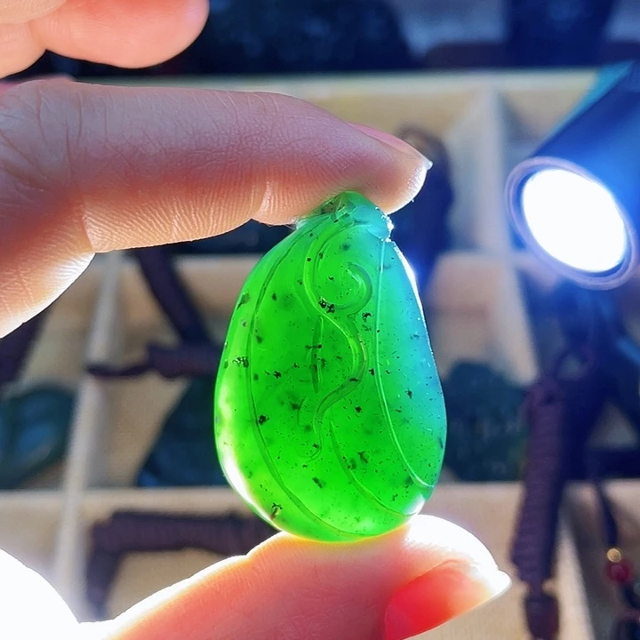 蛇纹石玉未镶嵌挂件