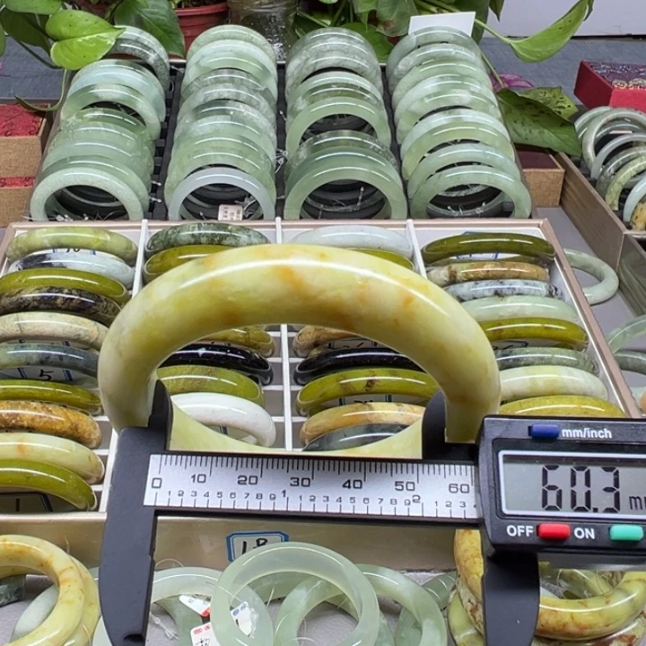 蛇纹石玉未镶嵌手镯28