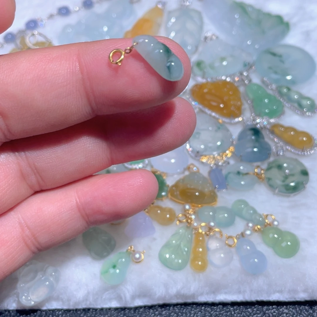 翡翠18K金镶嵌颈饰