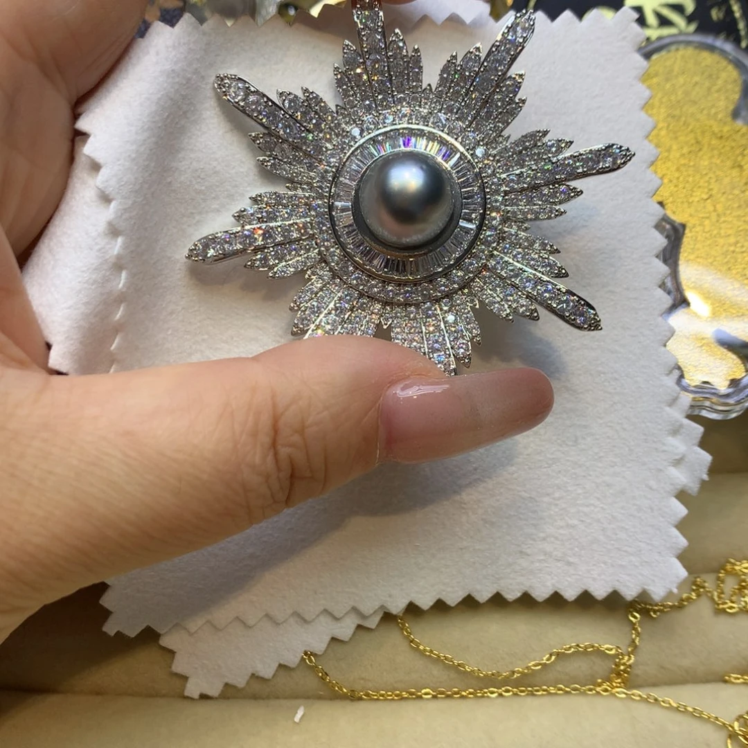 未镶嵌胸饰海水珍珠