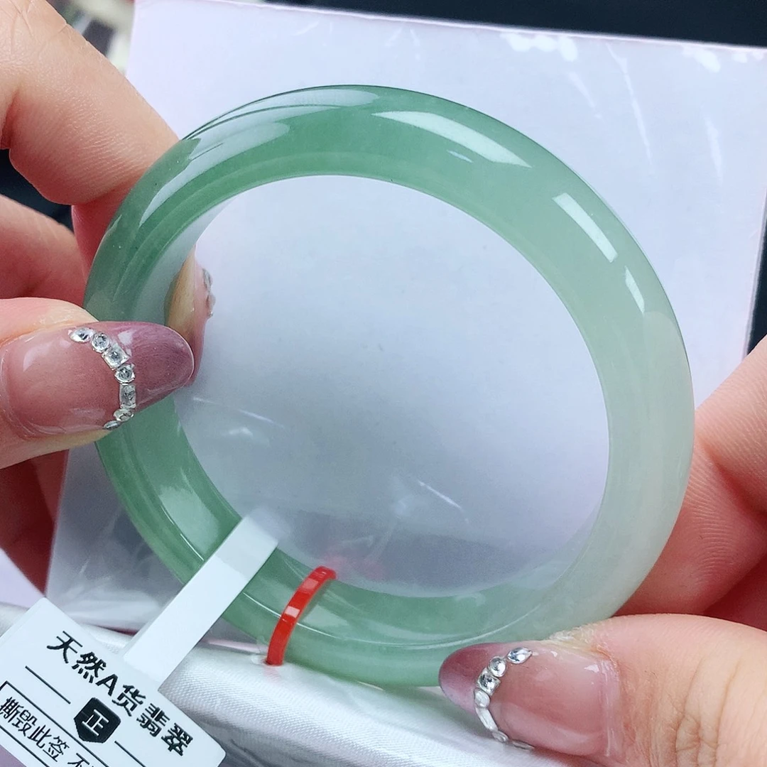 翡翠手镯未镶嵌53圈