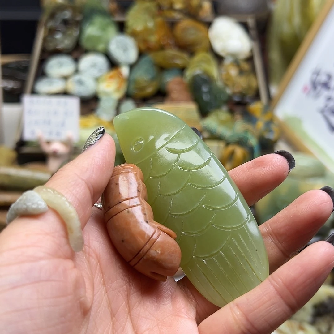 翊***儿未镶嵌岫玉颈饰辽阳料两个