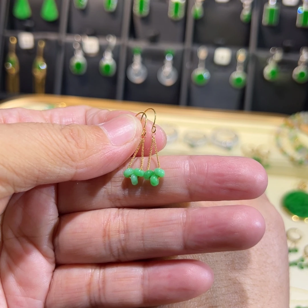 颈饰18K金镶嵌翡翠耳钩