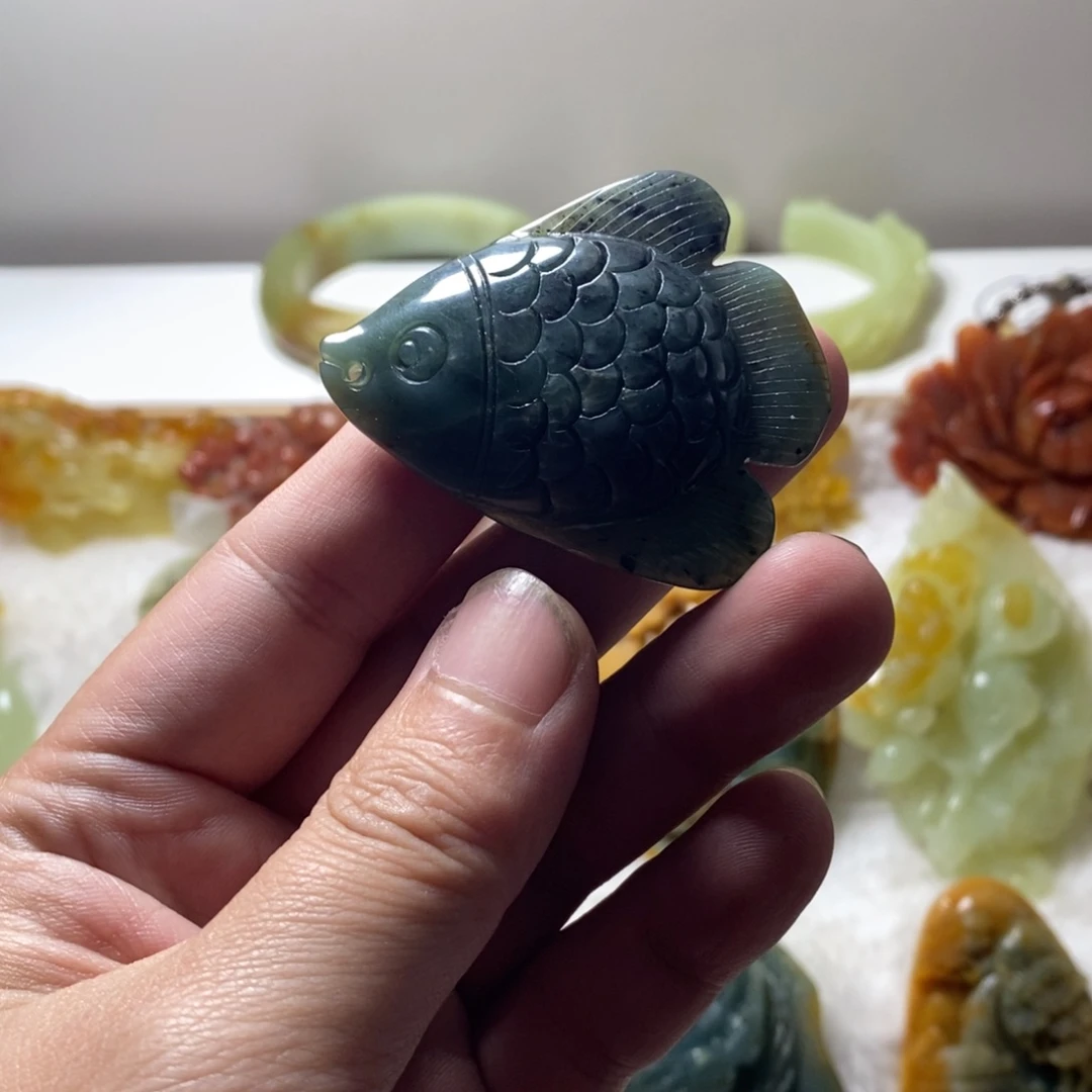 蛇纹石玉未镶嵌颈饰