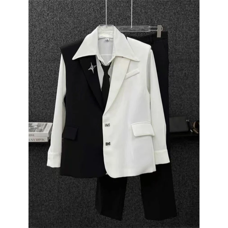 2025新款男士高级感黑白拼色西装马甲韩版设计感金属胸针无袖背心