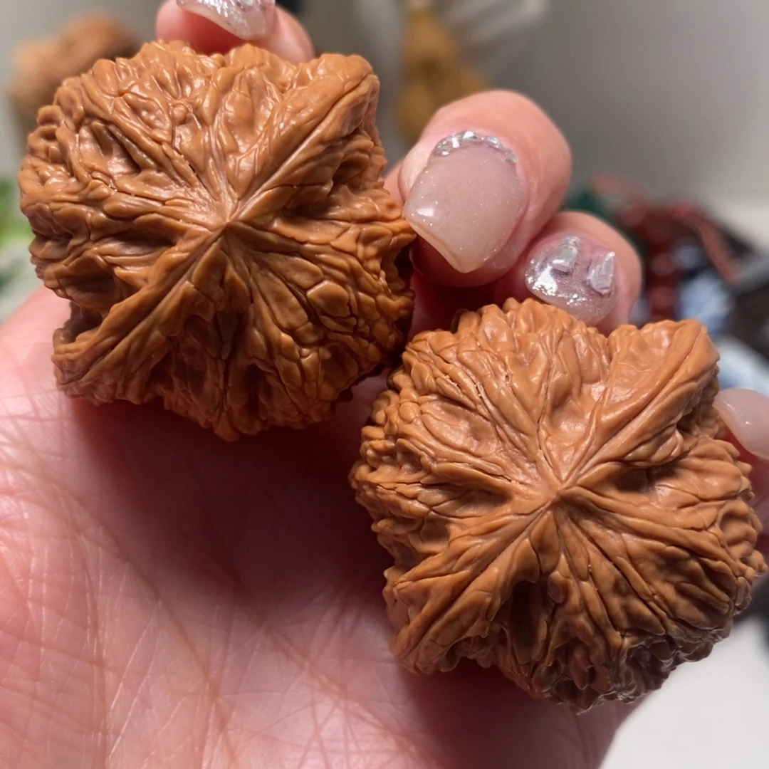 L***L文玩核桃把件磨盘