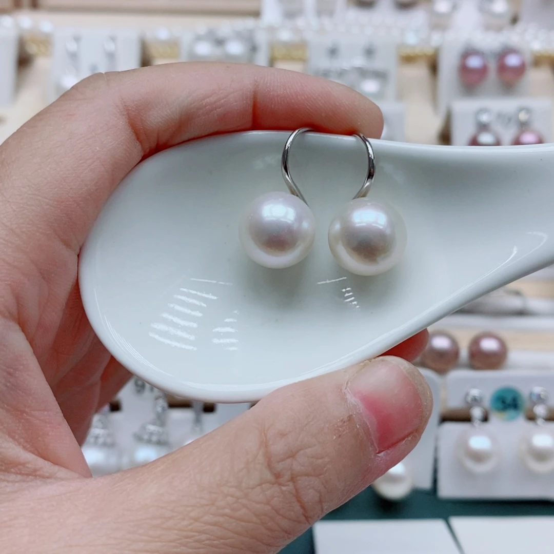 洱***颉淡水珍珠颈饰银S925镶嵌