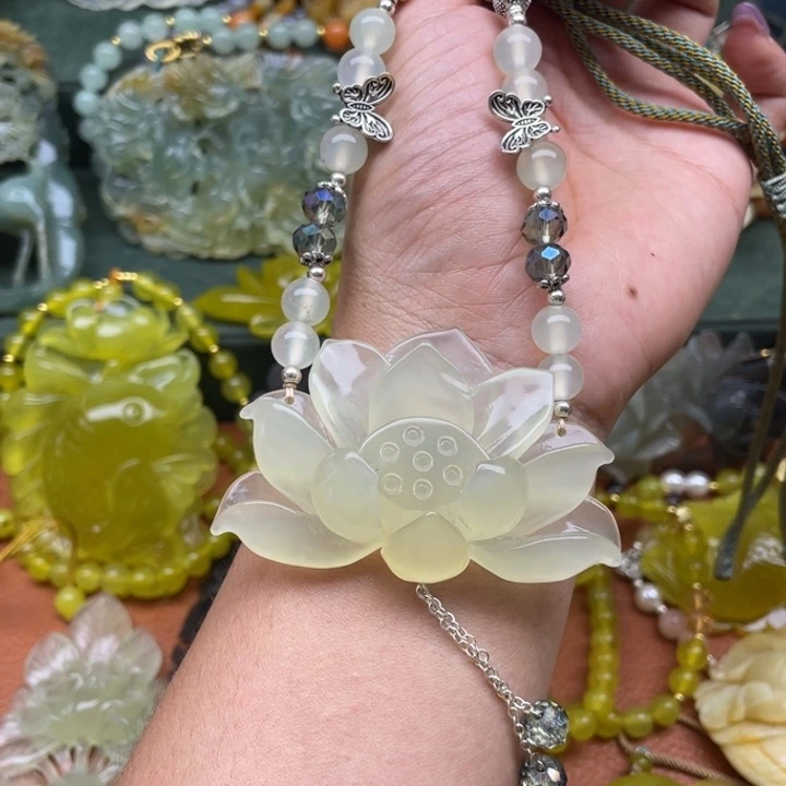 蛇纹石玉未镶嵌吊坠