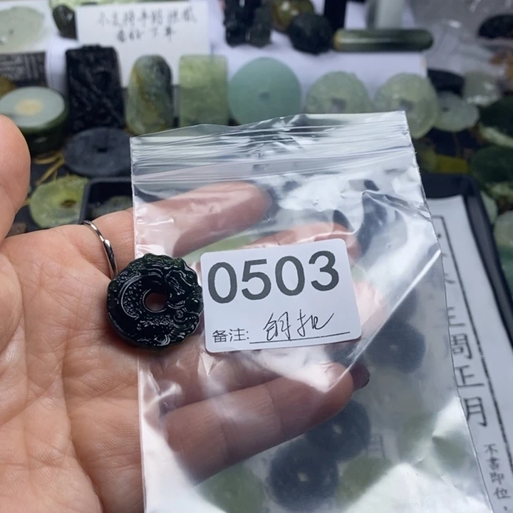 蛇纹石玉颈饰合金大*丁