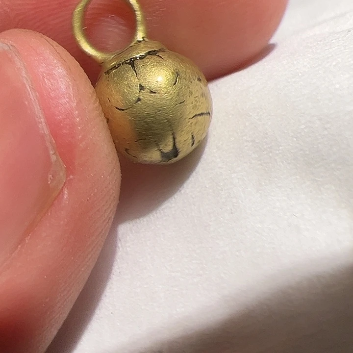 玻璃颈饰在这里的