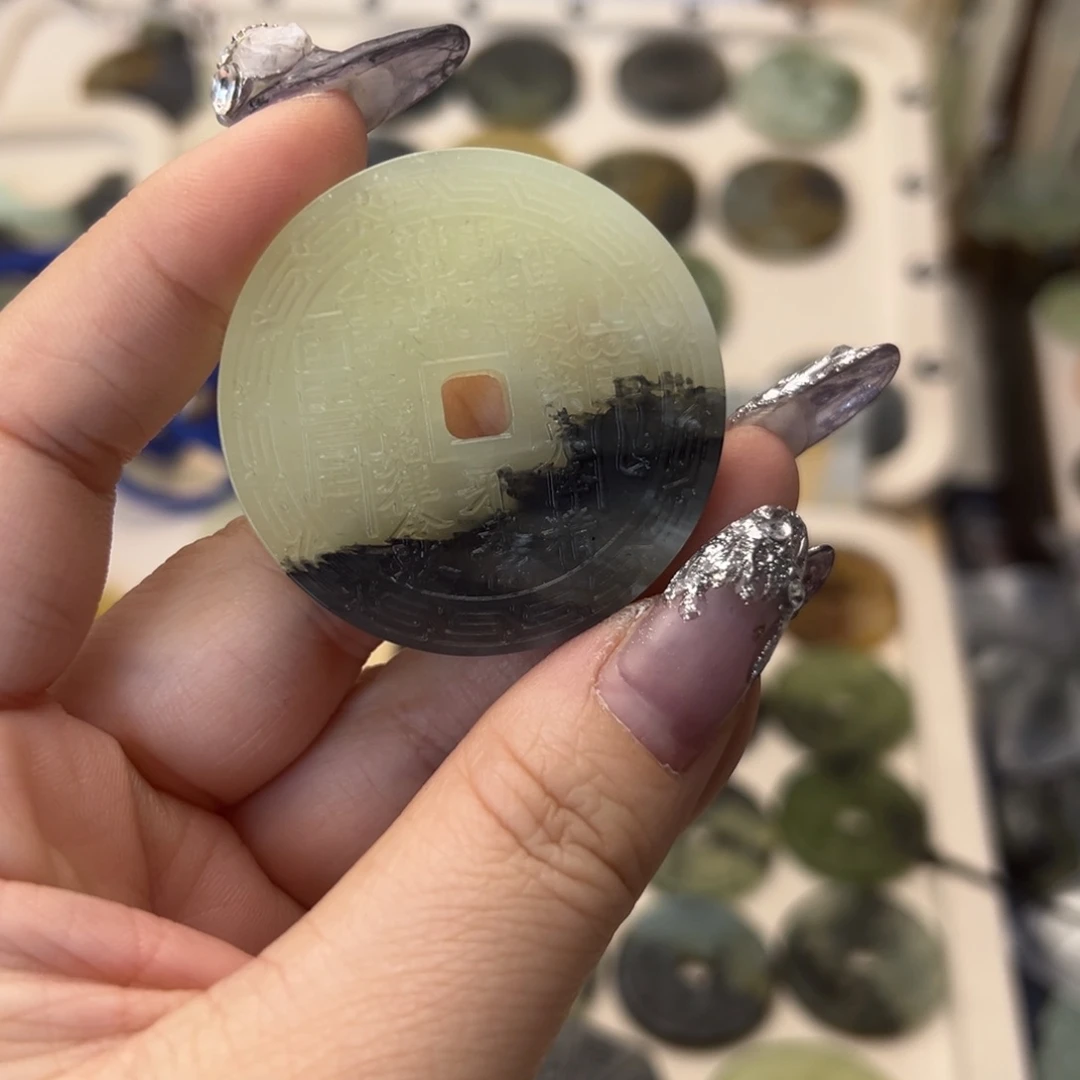 蛇纹石玉颈饰合金