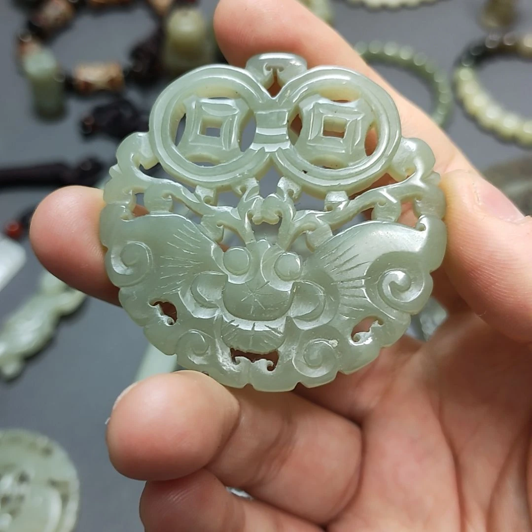 余***舍和田玉未镶嵌颈饰