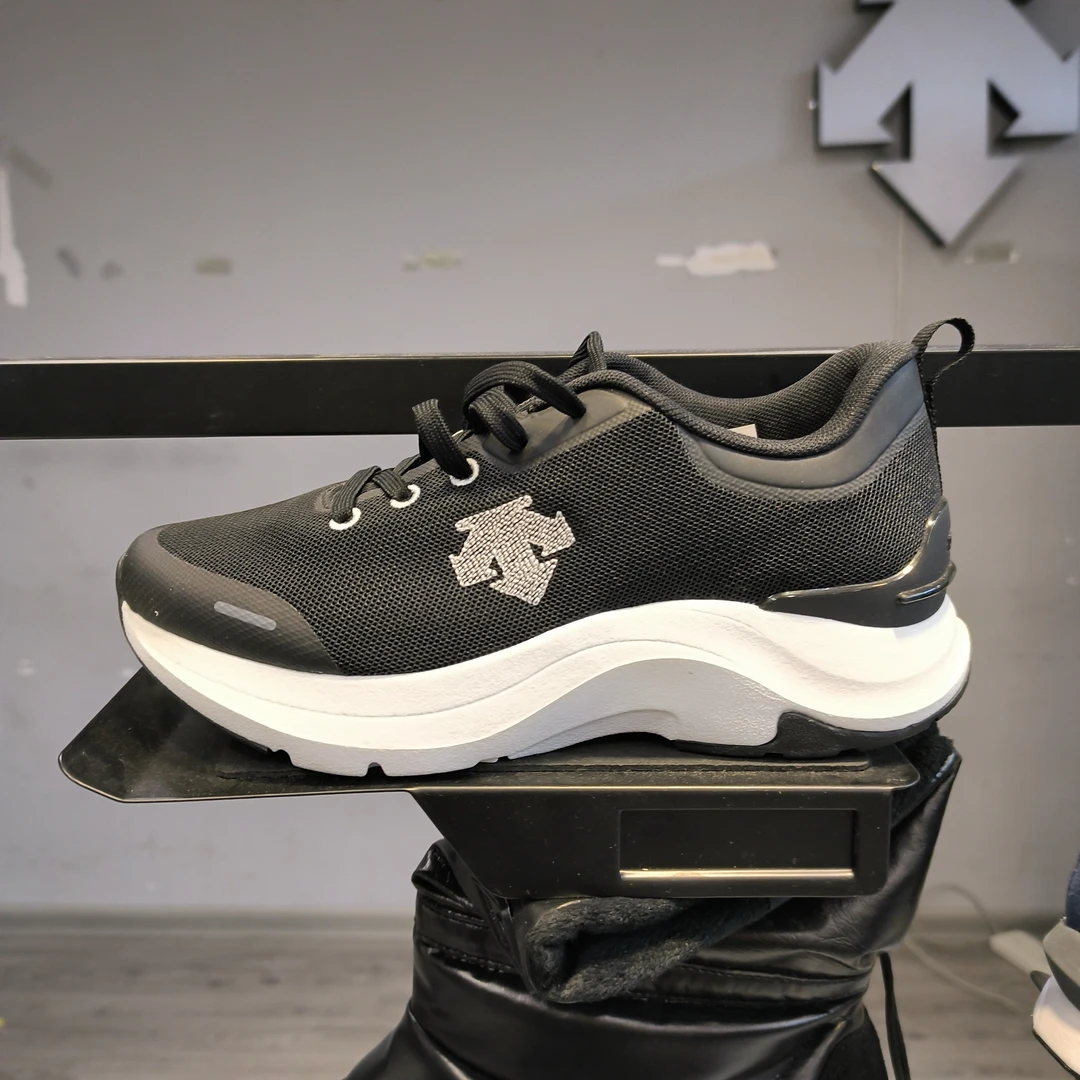 迪桑特DESCENTE黑色针织网面运动鞋LCR41