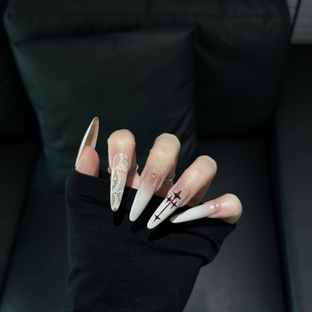 Aela ·「荆棘之吻」高端轻奢手工定制穿戴甲2025年新款显白美甲