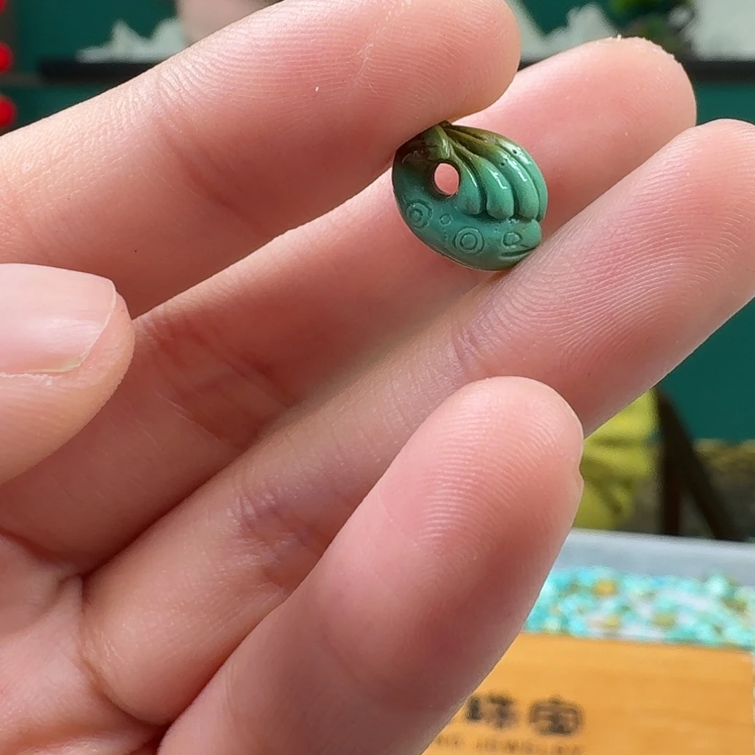 绿松石未镶嵌挂件