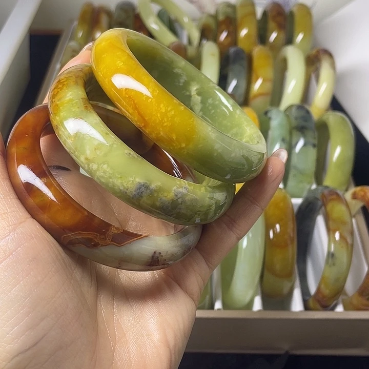 清***柳蛇纹石玉未镶嵌手镯