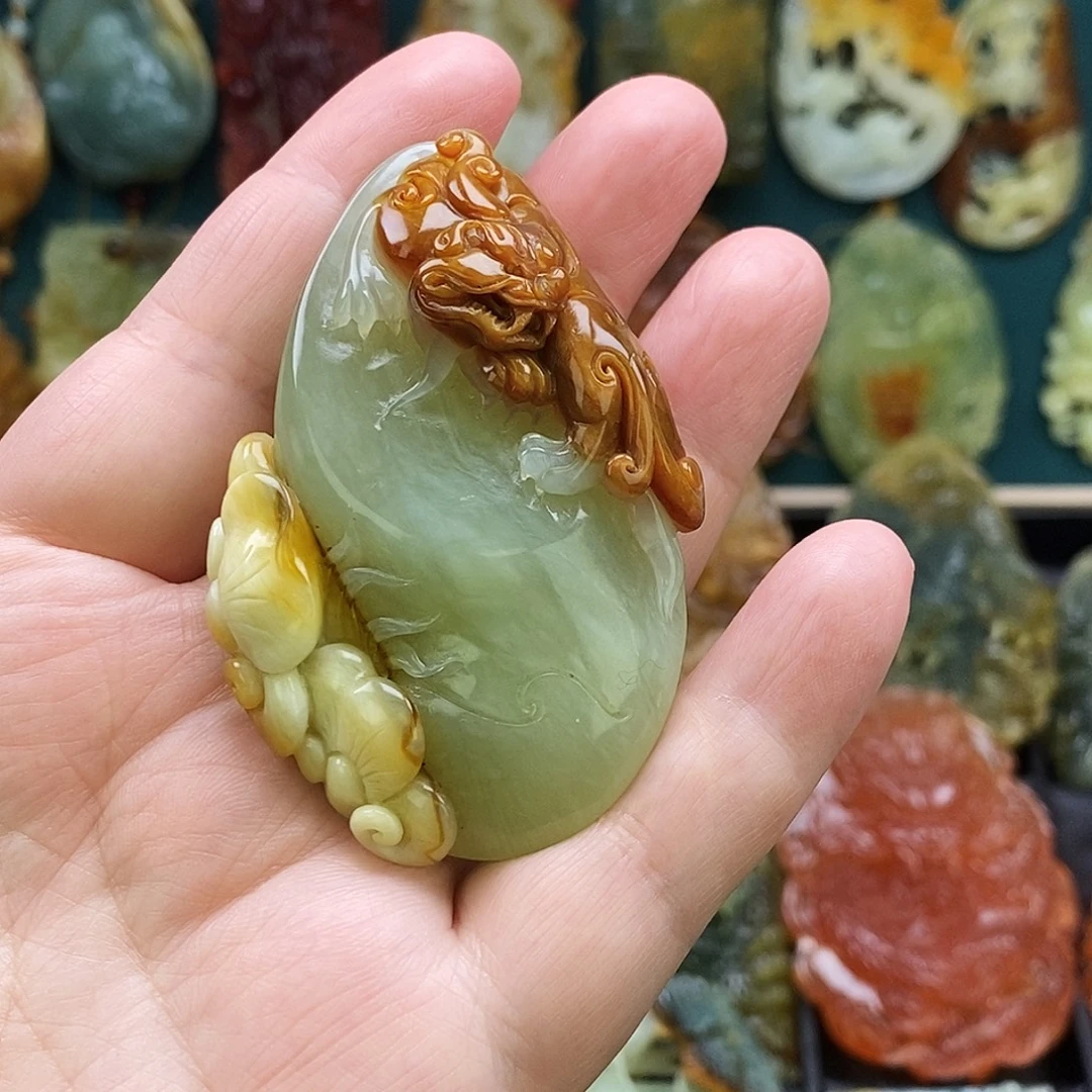蛇纹石玉未镶嵌颈饰精品特价三色貔貅