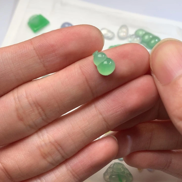 翡翠未镶嵌吊坠(不含链)葫芦