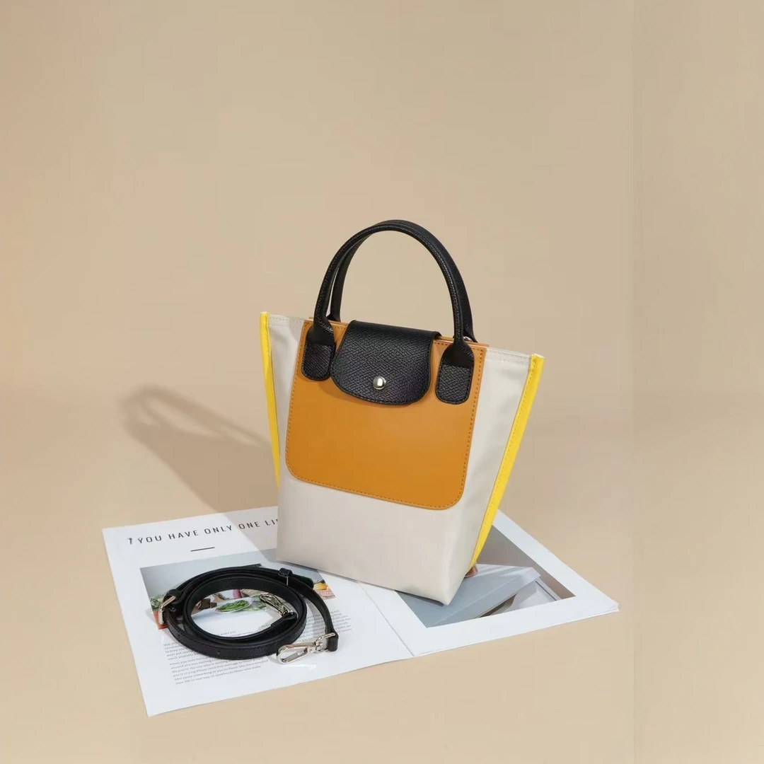 【广州薇姐】潮流小众简约时尚百搭休闲单肩斜跨包D2364