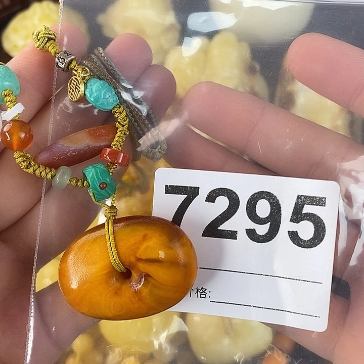 蜜蜡未镶嵌珠宝奇石
