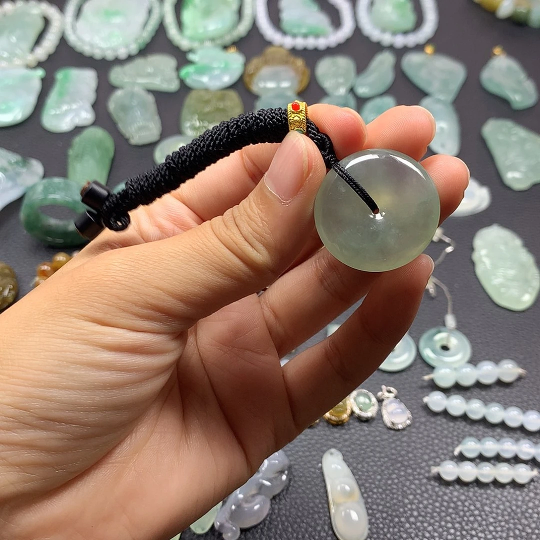 翡翠未镶嵌颈饰平安扣