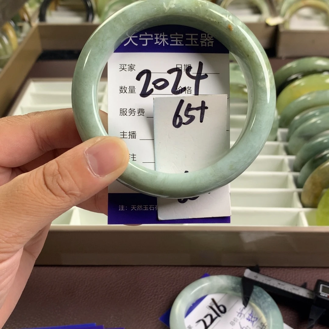 未镶嵌蛇纹石玉手镯2024