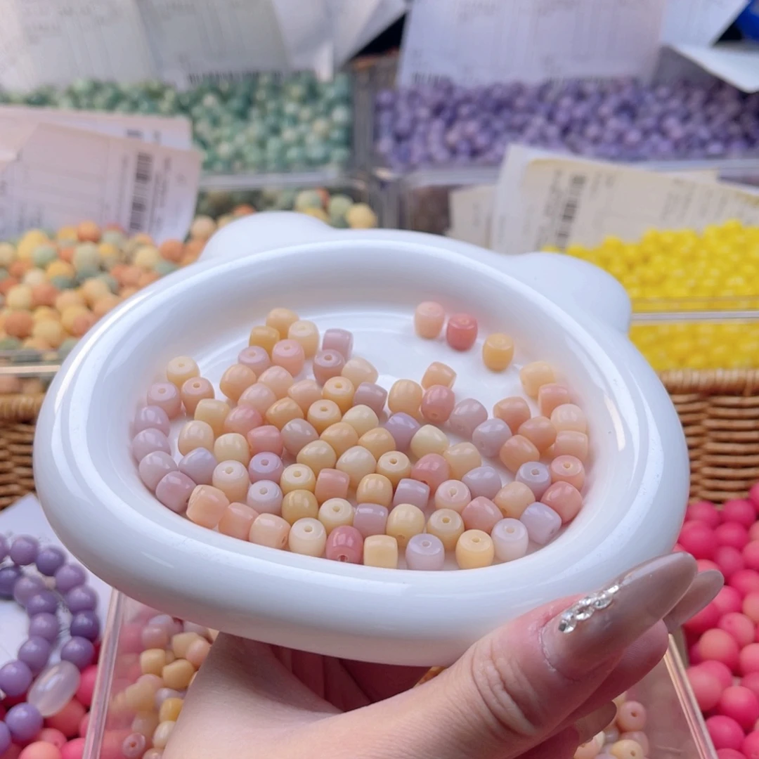 白玉菩提吊坠z8mm100+20颗。迷你