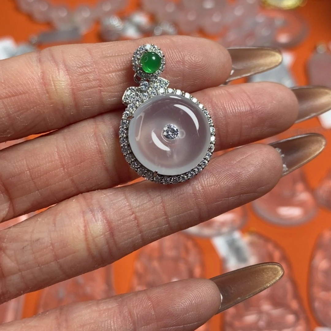 石英质玉颈饰未镶嵌