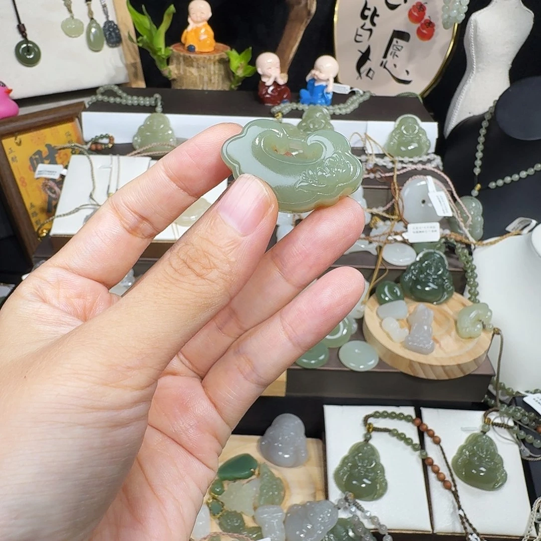 花****颈饰未镶嵌和田玉