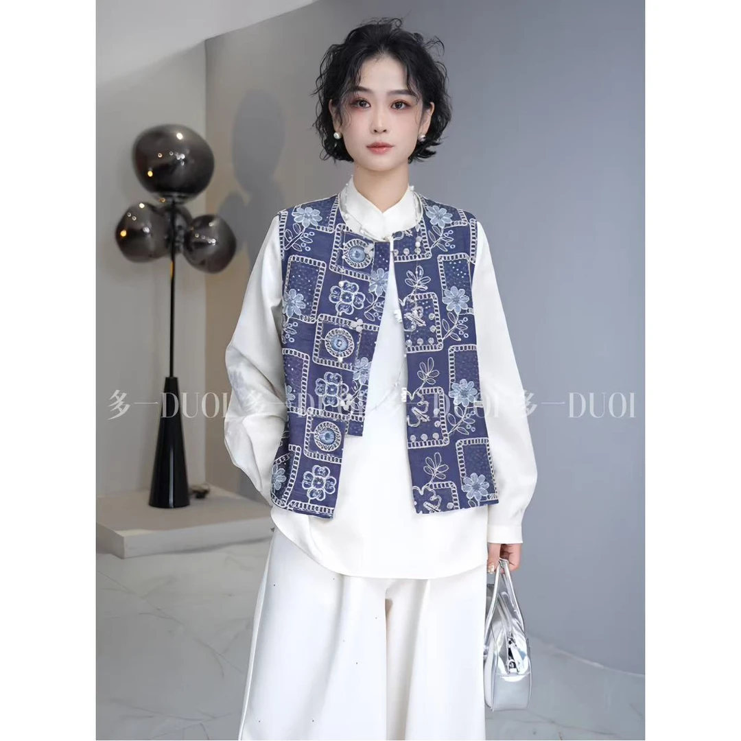 多一“苍蓝”2025早春复古民族风珠扣立体刺绣设计休闲无袖马甲