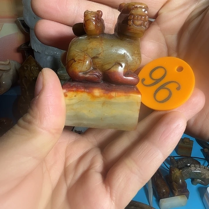 和田玉未镶嵌把件