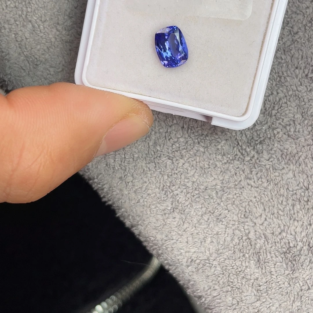 坦桑石裸石未镶嵌1.67Ct。  