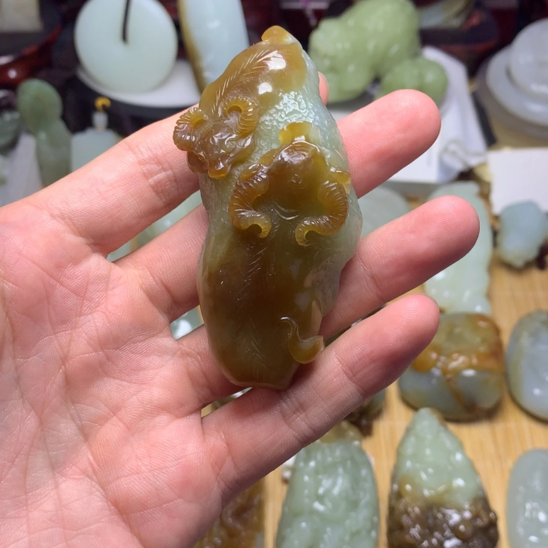 管***山未镶嵌和田玉把件