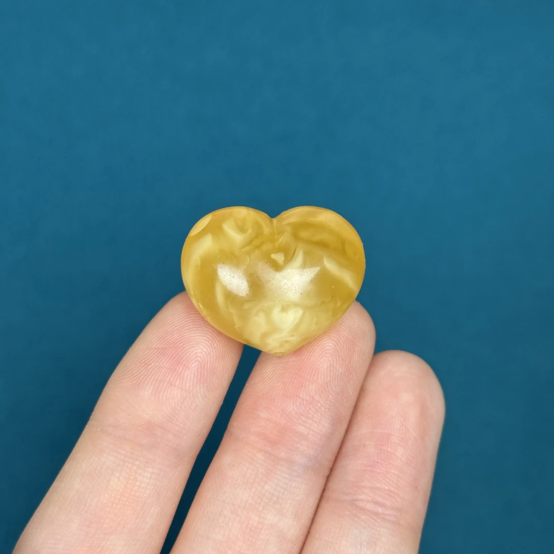 F4870天然原矿蜜蜡 屁桃爱心15.3*20.5*16.2mm一物一图假一罚十