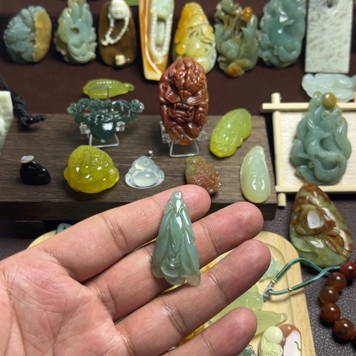 光***阁蛇纹石玉合金颈饰